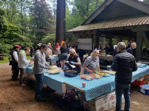 Attendees had a good time enjoying some good music, tasty food, and taking part in a raffle draw.
