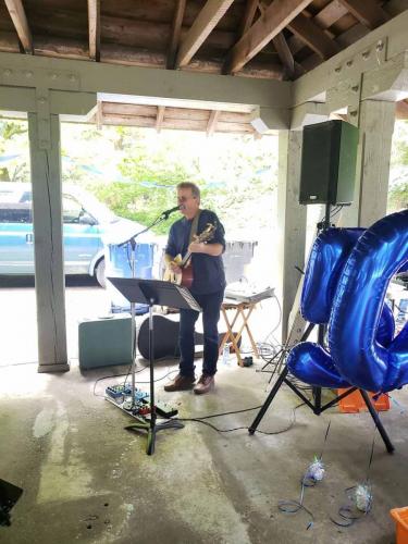 Attendees had a good time enjoying some good music, tasty food, and taking part in a raffle draw.