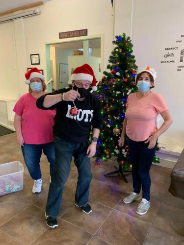 New Leaf Clubhouse members decorating the Christmas tree